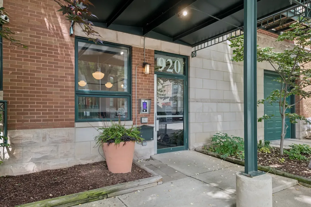 920 West Sheridan Road Chicago IL 60613