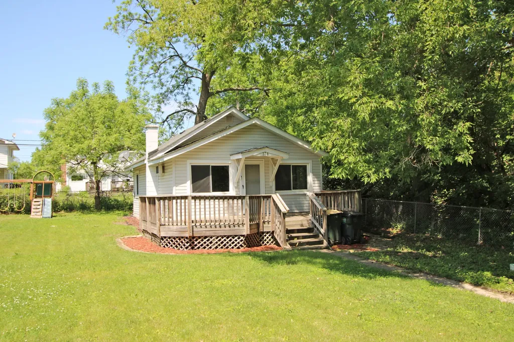 338 East Lakeview Avenue Round Lake Beach IL 60073