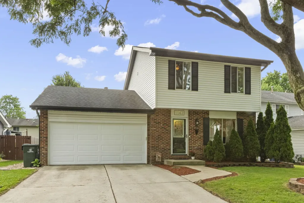 1142 Greensfield Drive Naperville IL 60563