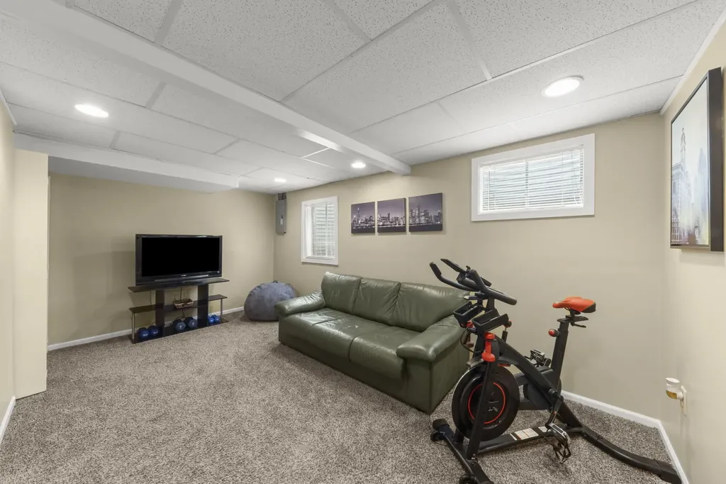 1142 Greensfield Drive Naperville IL 60563