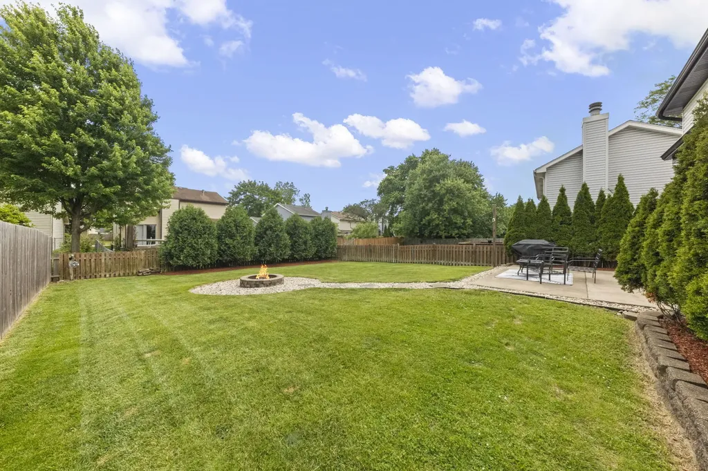 1142 Greensfield Drive Naperville IL 60563