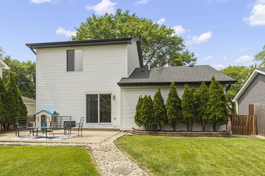 1142 Greensfield Drive Naperville IL 60563