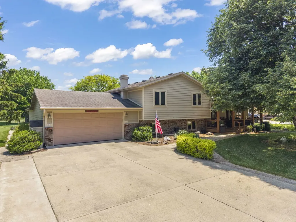 11S669 Schillinger Drive Naperville IL 60564