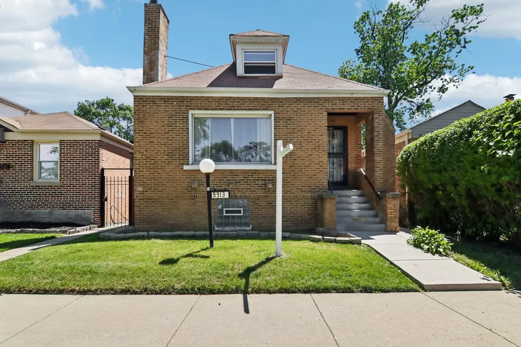 9913 South Parnell Avenue Chicago IL 60628