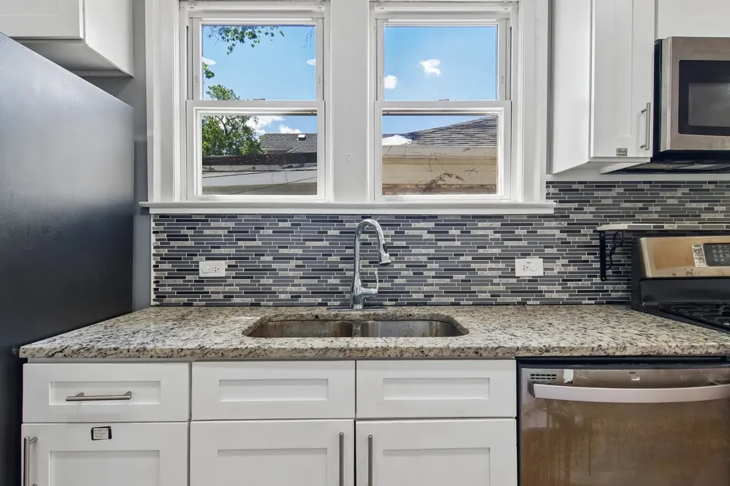 9913 South Parnell Avenue Chicago IL 60628