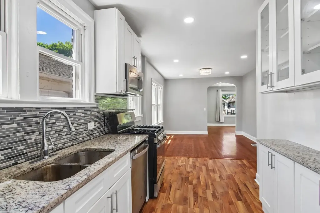 9913 South Parnell Avenue Chicago IL 60628