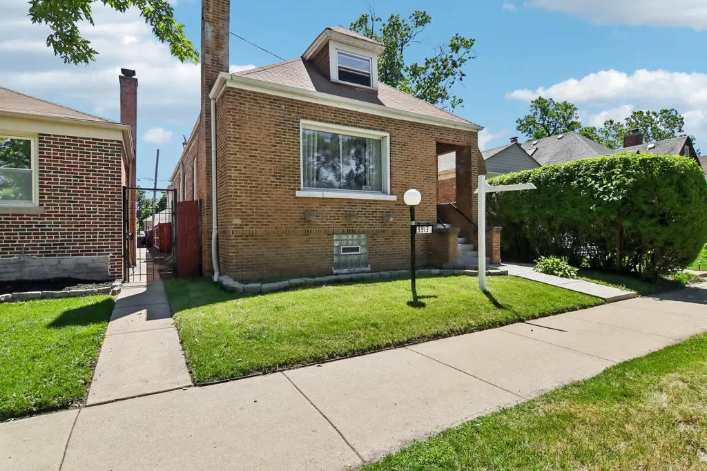 9913 South Parnell Avenue Chicago IL 60628