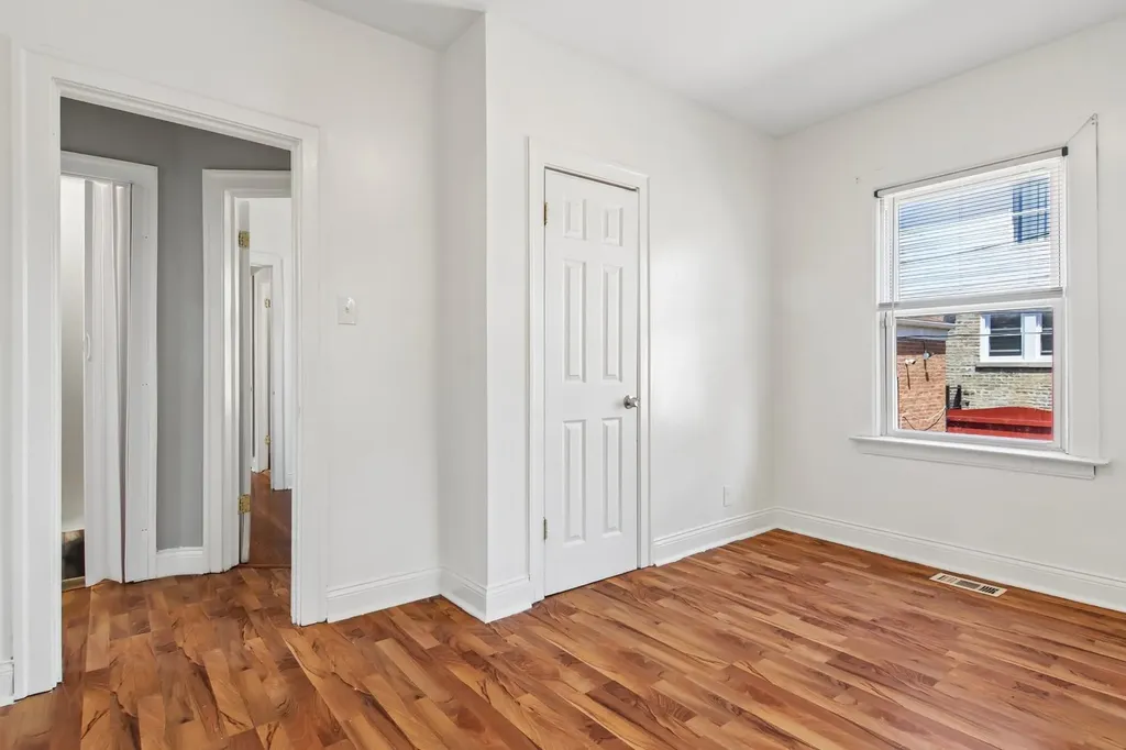 9913 South Parnell Avenue Chicago IL 60628