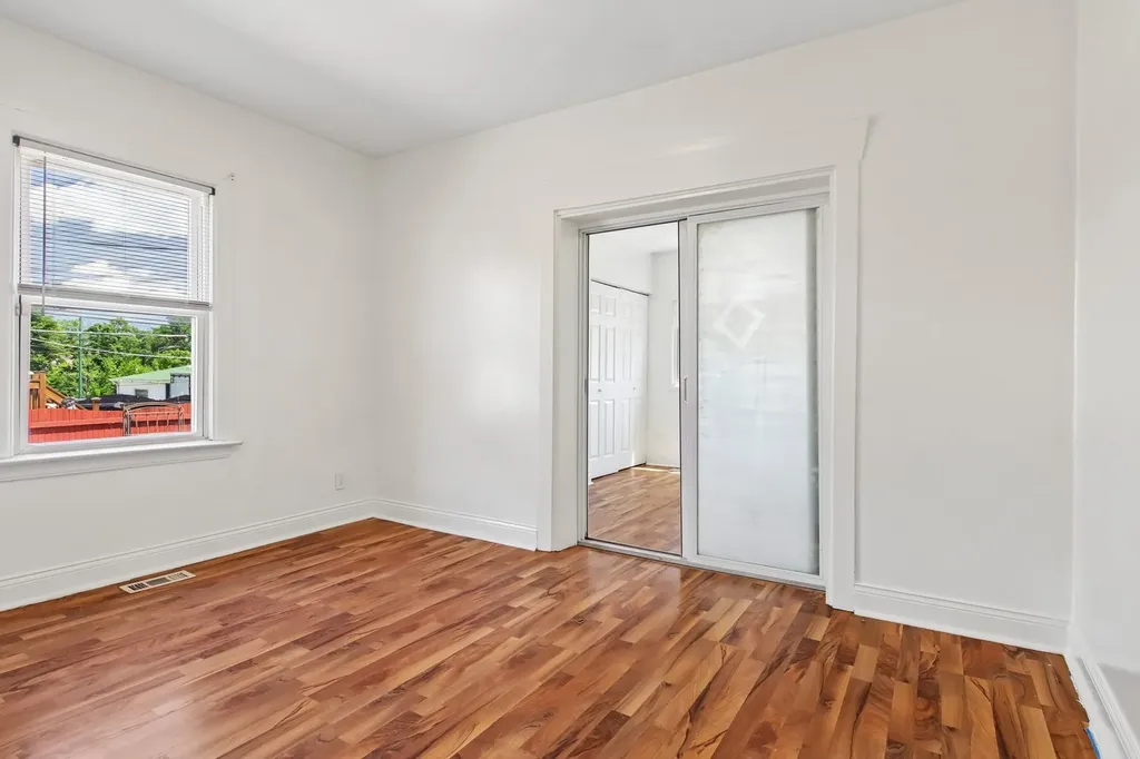 9913 South Parnell Avenue Chicago IL 60628