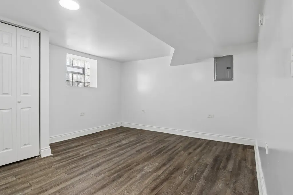 9913 South Parnell Avenue Chicago IL 60628