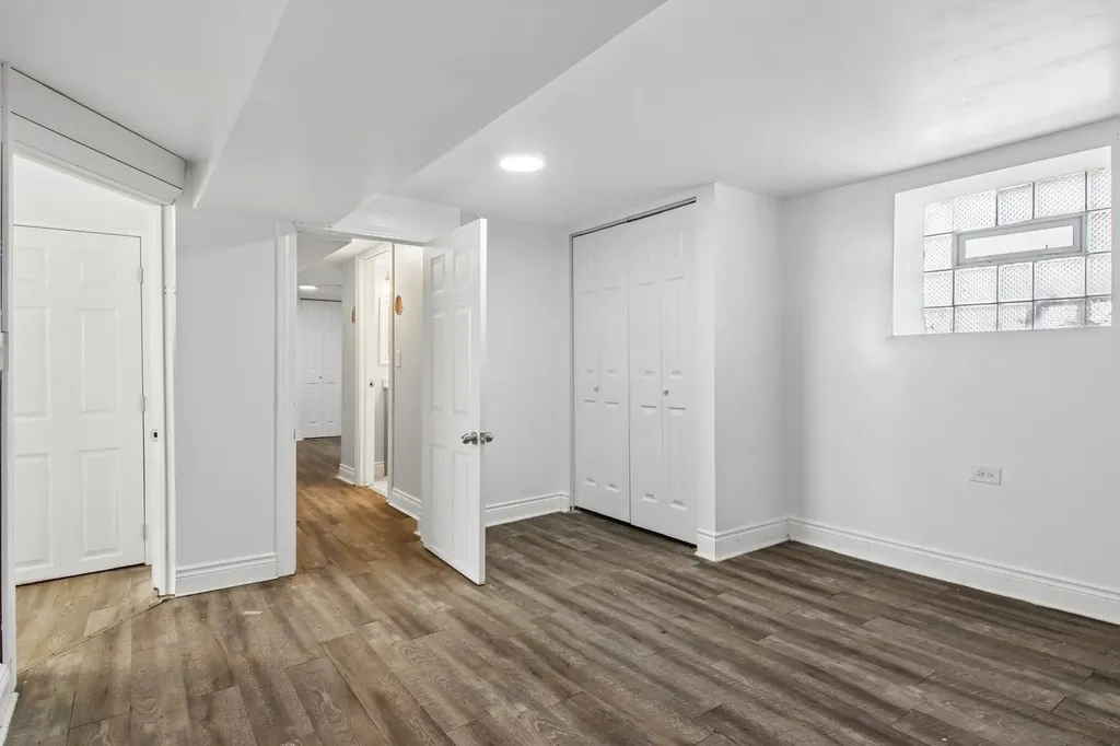 9913 South Parnell Avenue Chicago IL 60628