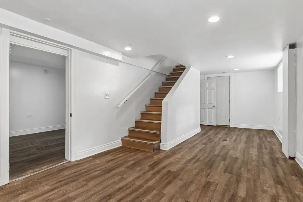 9913 South Parnell Avenue Chicago IL 60628