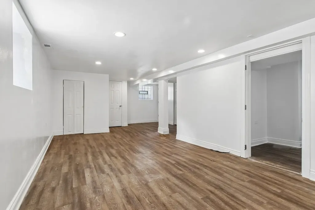 9913 South Parnell Avenue Chicago IL 60628