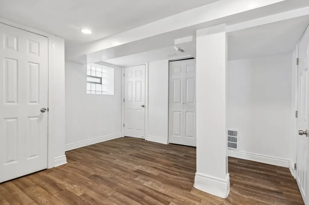 9913 South Parnell Avenue Chicago IL 60628