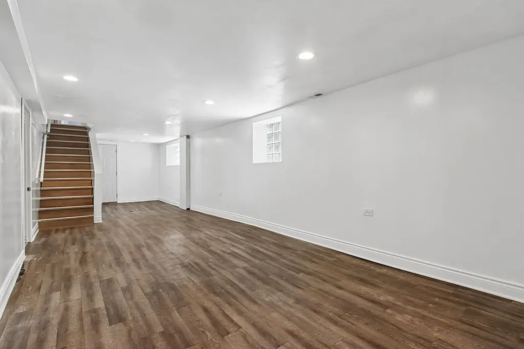 9913 South Parnell Avenue Chicago IL 60628