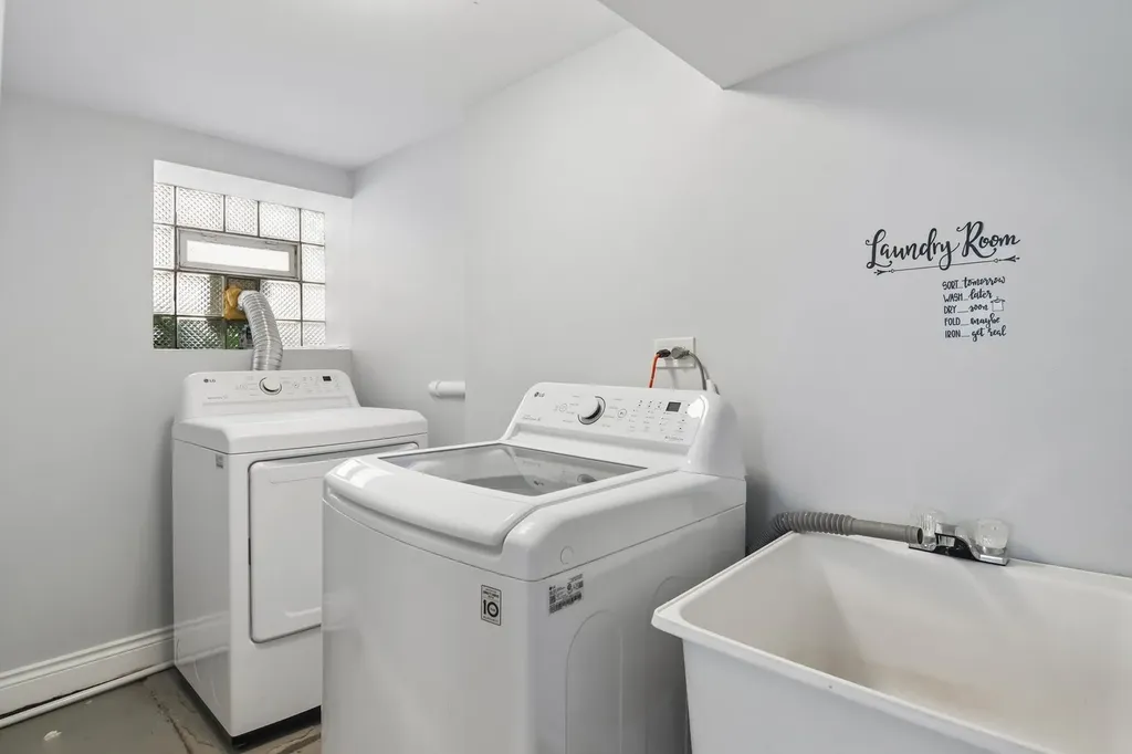 9913 South Parnell Avenue Chicago IL 60628