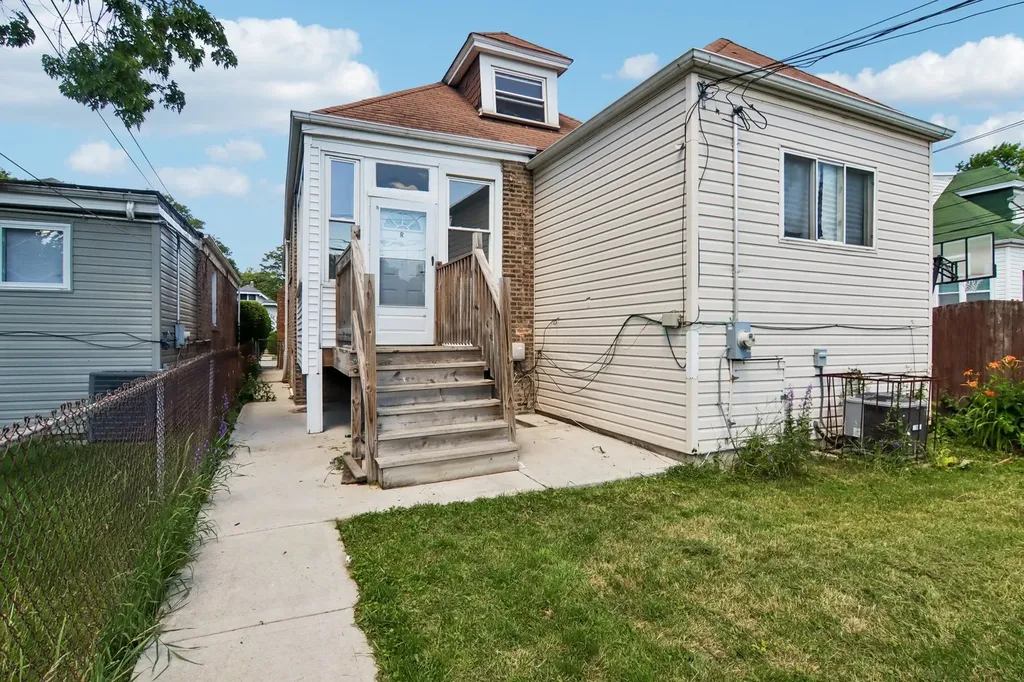 9913 South Parnell Avenue Chicago IL 60628