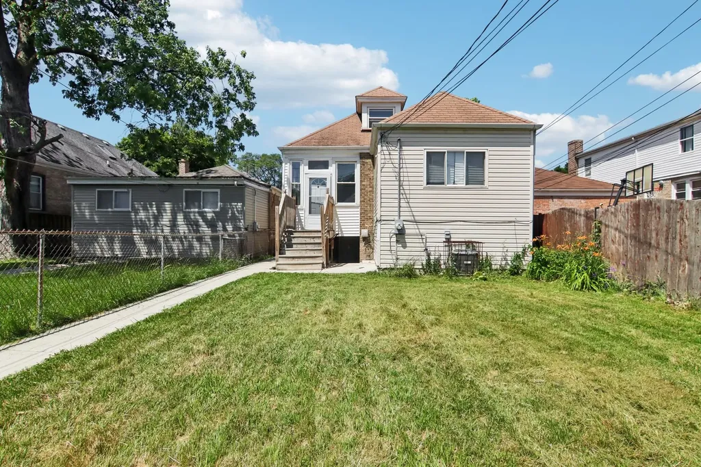 9913 South Parnell Avenue Chicago IL 60628