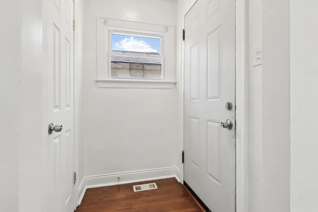 9913 South Parnell Avenue Chicago IL 60628
