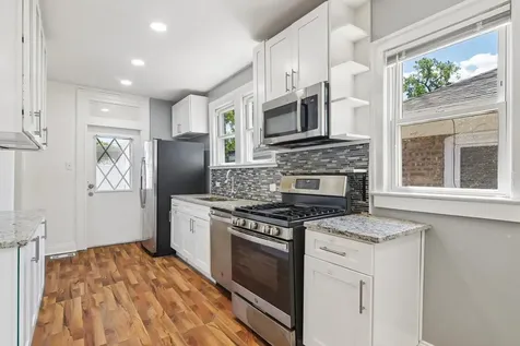 9913 South Parnell Avenue Chicago IL 60628