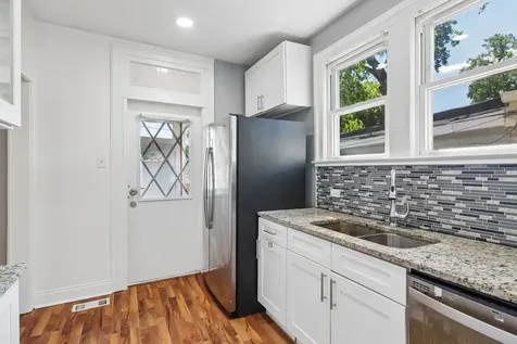 9913 South Parnell Avenue Chicago IL 60628