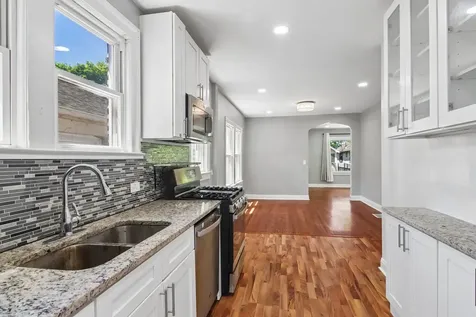 9913 South Parnell Avenue Chicago IL 60628