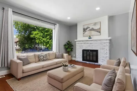 9913 South Parnell Avenue Chicago IL 60628