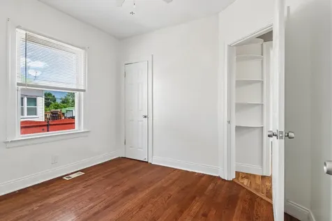 9913 South Parnell Avenue Chicago IL 60628