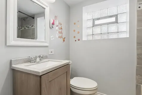 9913 South Parnell Avenue Chicago IL 60628