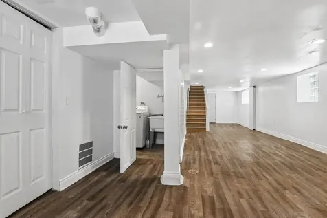 9913 South Parnell Avenue Chicago IL 60628