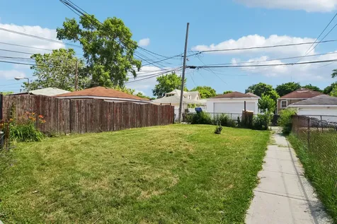9913 South Parnell Avenue Chicago IL 60628