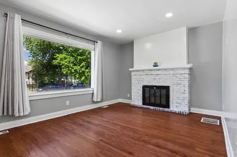 9913 South Parnell Avenue Chicago IL 60628