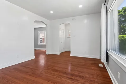 9913 South Parnell Avenue Chicago IL 60628