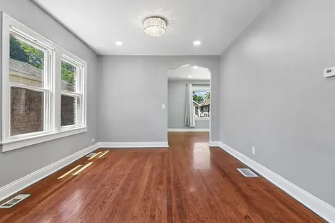 9913 South Parnell Avenue Chicago IL 60628