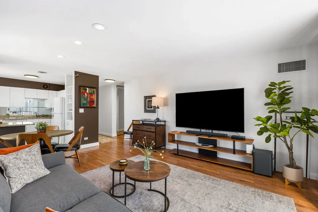 1212 North La Salle Drive Chicago IL 60610