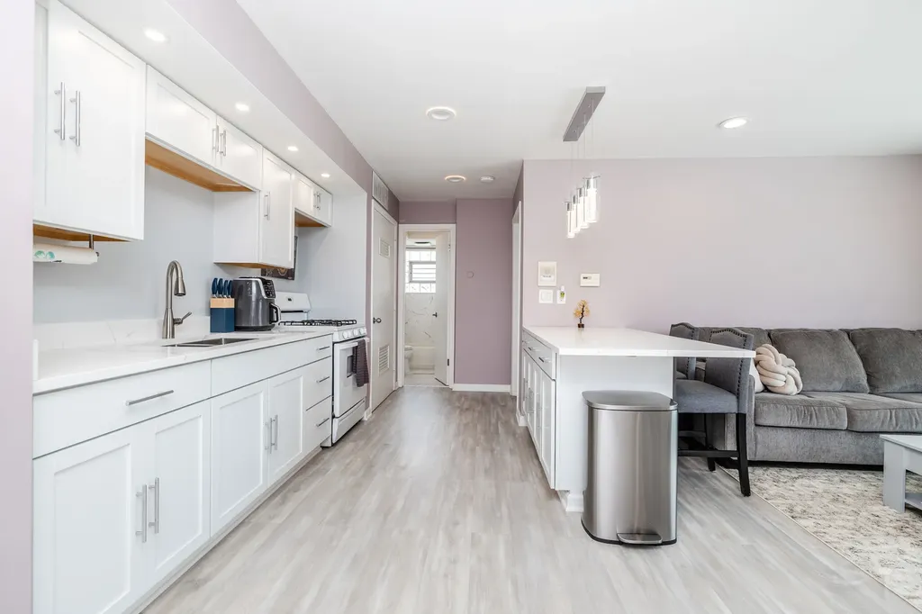 7148 West Addison Street Chicago IL 60634