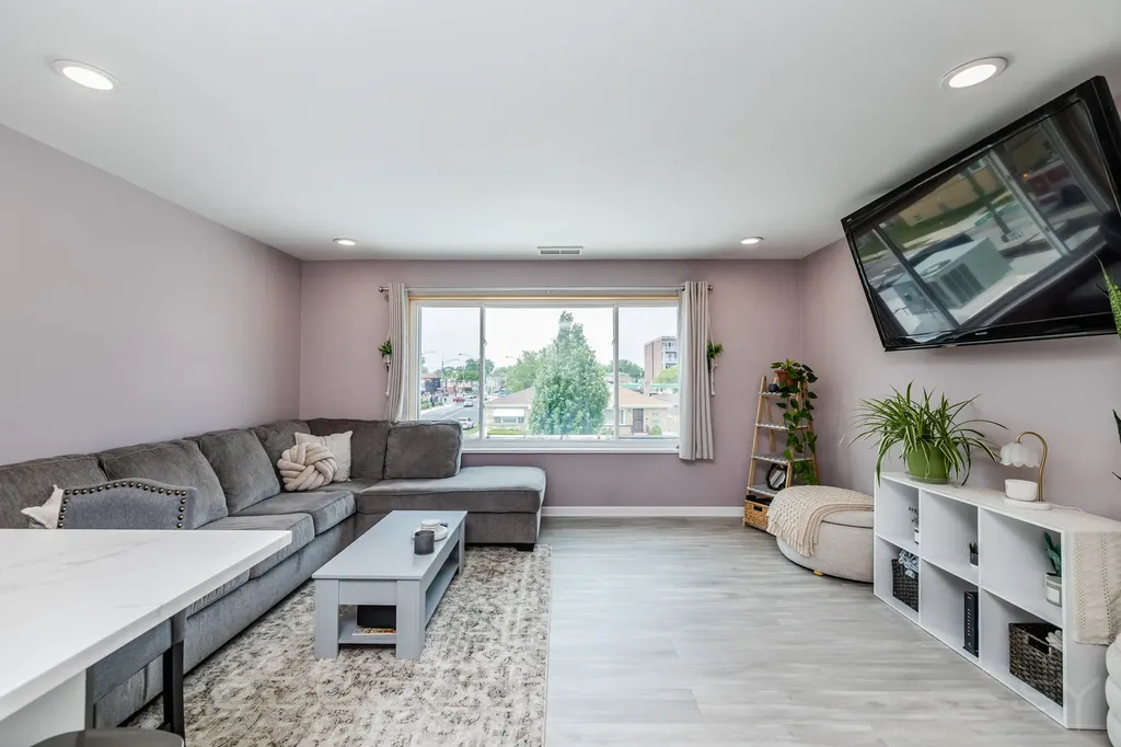 7148 West Addison Street Chicago IL 60634