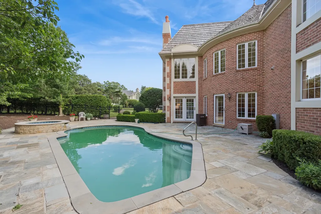 1901 Midwest Club Parkway Oak Brook IL 60523