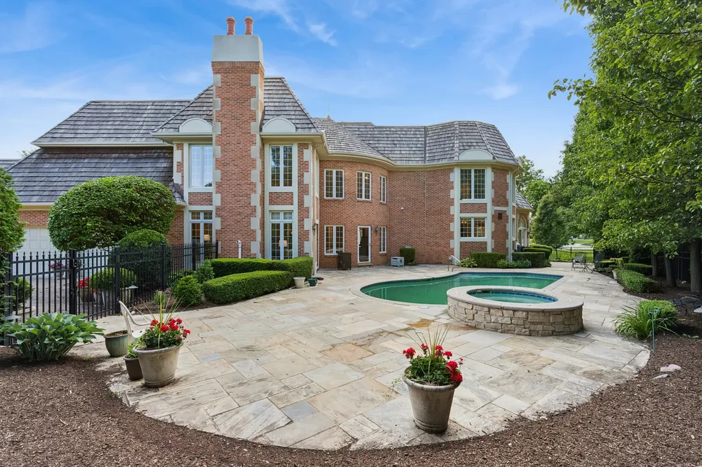1901 Midwest Club Parkway Oak Brook IL 60523