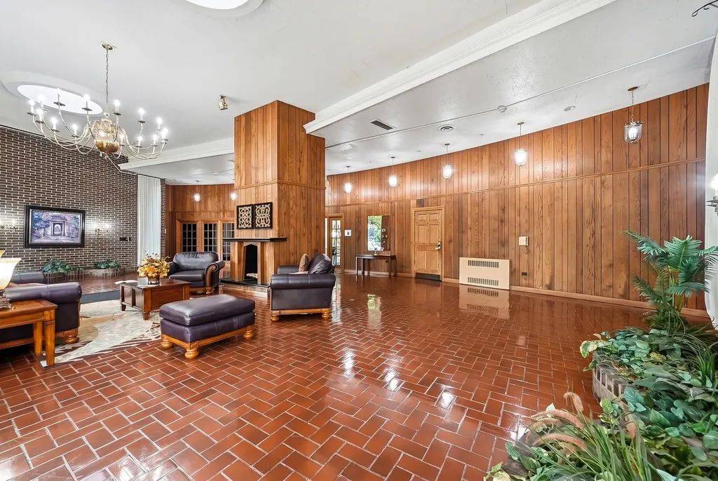 20 North Tower Road Oak Brook IL 60523