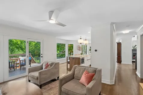 318 East Sunnyside Avenue Libertyville IL 60048