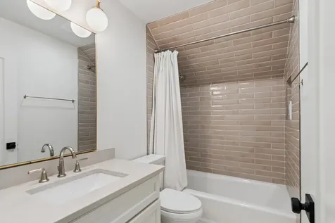 318 East Sunnyside Avenue Libertyville IL 60048