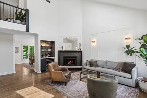 318 East Sunnyside Avenue Libertyville IL 60048
