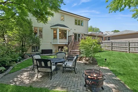 318 East Sunnyside Avenue Libertyville IL 60048
