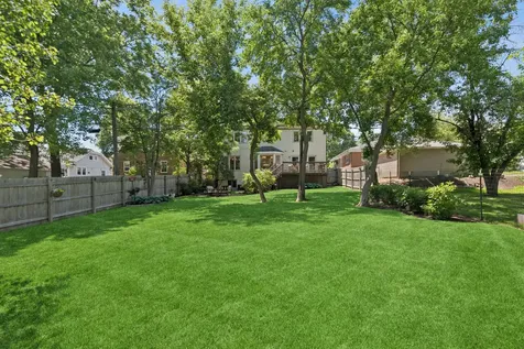 318 East Sunnyside Avenue Libertyville IL 60048
