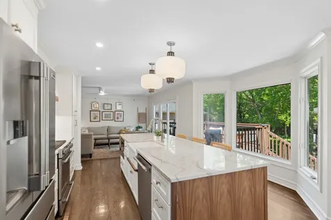318 East Sunnyside Avenue Libertyville IL 60048