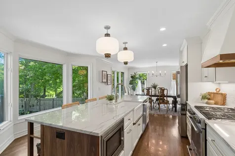 318 East Sunnyside Avenue Libertyville IL 60048