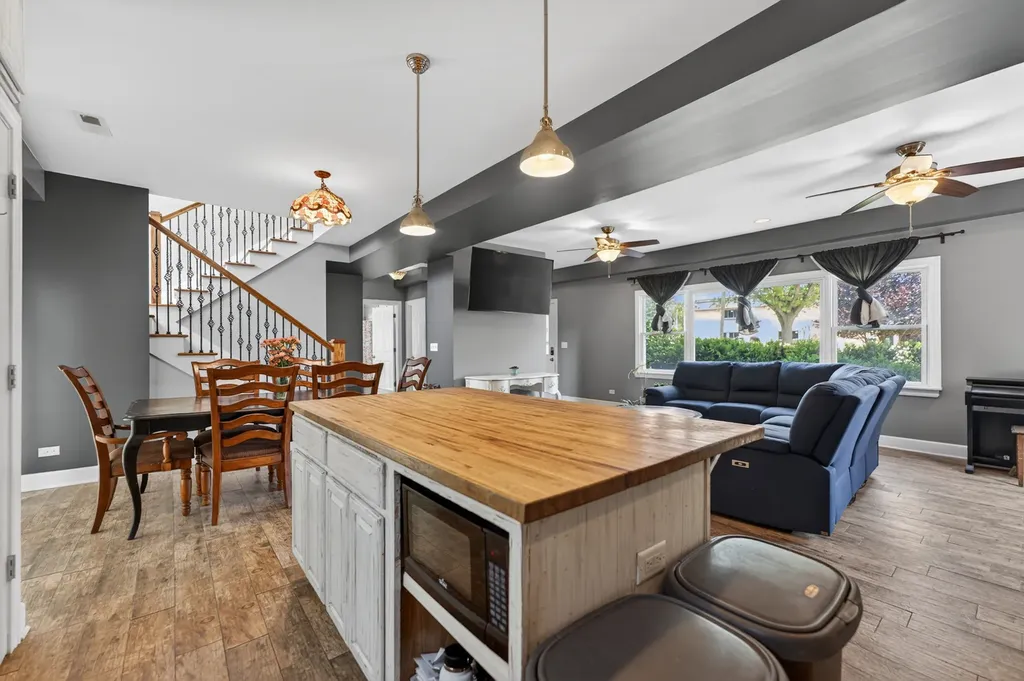402 South Ahrens Avenue Lombard IL 60148