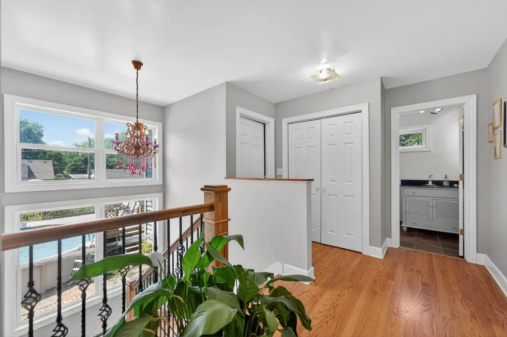 402 South Ahrens Avenue Lombard IL 60148