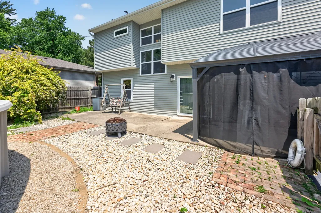 402 South Ahrens Avenue Lombard IL 60148